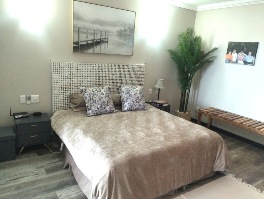 To Let 4 Bedroom Property for Rent in Outeniqua Strand Western Cape